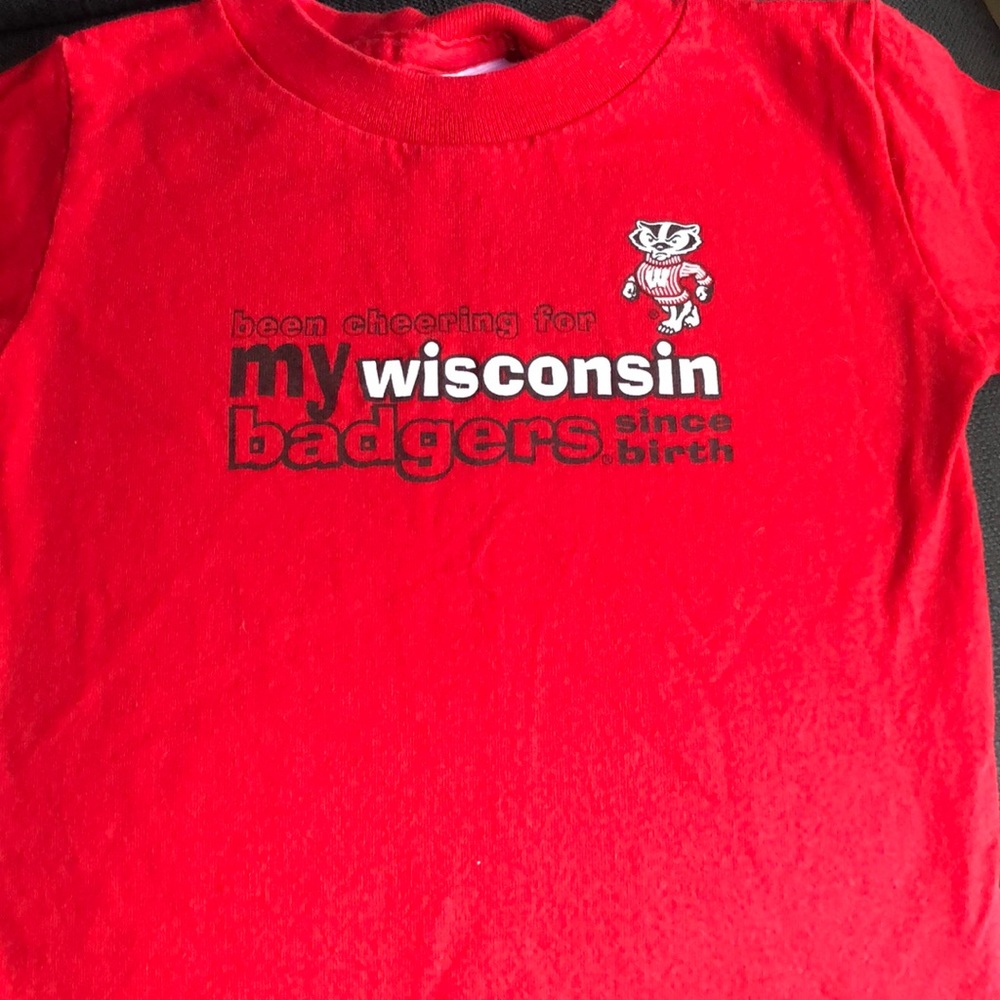 ⭐️ Buy2Get1 ⭐️ Wisconsin badgers 2T shirt BIG10